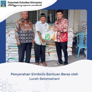 Penyerahan Simbolis Bantuan Beras oleh Lurah Selomartani
